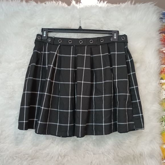 Hot Topic Black Plaid Skirt With Belt Size XL - Picture 2 of 7
